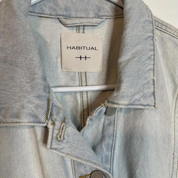 Habitual Oversized Cropped Denim Jacket; Mist Bleached Blue, Short Sleeve, Small - Picture 2 of 9